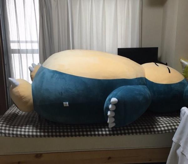 巨型卡比獸送貨時爆笑一幕 網友證實日本網購「圖片與實物相符」